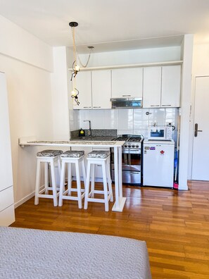 Fridge, microwave, oven, coffee/tea maker