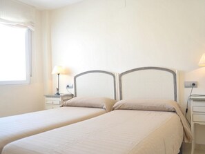 2 bedrooms - Torre del Mar Beach Apartment with Pool, A/C, Near Golf and Port - 2 Bedrooms (Torre del Mar)