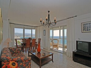 TV - Torre del Mar Beach Apartment with Pool, A/C, Near Golf and Port - 2 Bedrooms (Torre del Mar)