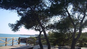 Terrace/patio - Beachfront Apartment in Alcoceber with Pool, Jacuzzi, and Garden (Alcocéber)
