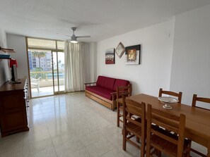 Interior - Beachfront Apartment with Pool & Tennis Court in Peñíscola - 2 Bedrooms Sleeps 6 (Peñíscola)