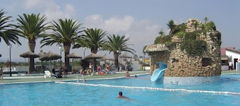 Cozy Bungalow 150m from North Beach in Peñíscola - Pet Friendly, Pool Access, Sleeps 6