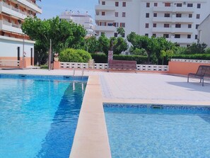 Pool - Cozy 2-Bedroom Apartment Near Voramar Beach with Pool, Tennis Court, and Parking in Peñíscola (Peñíscola)