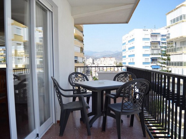 Outdoor dining - Apartments 300m from the beach with pool and A/C in Torre del Mar (Torre del Mar)