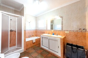 Shower, towels