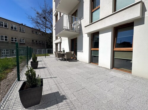 Aura 40 by Q4 Apartments