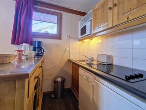 Fridge, microwave, dishwasher, coffee/tea maker