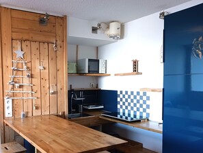 Køleskab, mikrobølgeovn, ovn, kogeplade