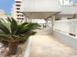 Property grounds - Beachfront Apartment with Pool in Calpe (Calpe)