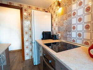 Mikrovågsugn, ugn, spishäll och kaffe- och tebryggare