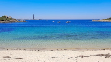 Una spiaggia nelle vicinanze, pesca