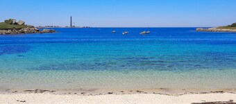 Awesome home in Plouguerneau with house sea view
