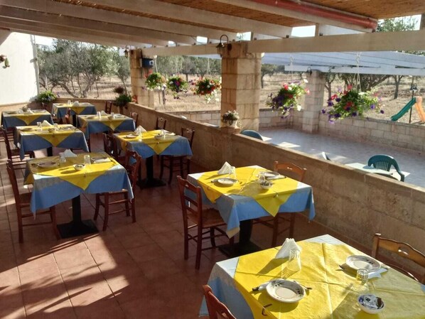 Outdoor dining - Farmhouse near the sea (Nardò)