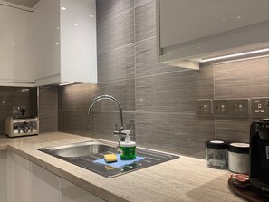 Family Apartment | Private kitchen - Marlyn Lodge - City of London (London)