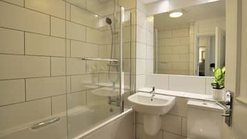 Superior Apartment | Bathroom | Combined shower/tub, hair dryer, towels