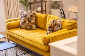 TV - Modern stylish first floor flat in Fitzrovia (Greater London)