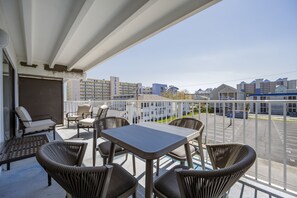 Terrace/patio - Two bedroom, 2 bath with pool, newly renovated in 2024! (Ocean City)