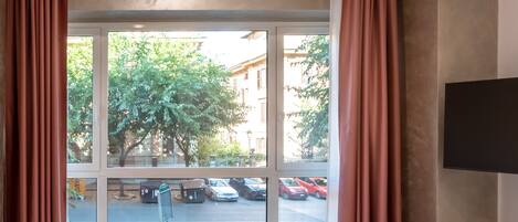 1 bedroom, desk, travel crib, free WiFi