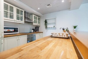 Fridge, microwave, oven, stovetop - Cosy & Spacious 1BR at The Greens/Pool View (Dubai)