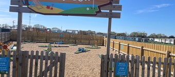 2-bed Seaside Retreat - Sleeps 5 & Parking