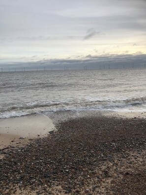 Chalet | Beach - 2-bed Seaside Retreat - Sleeps 4 & Parking (Great Yarmouth)