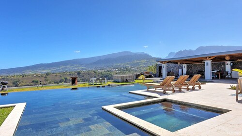 Villa de Luxe 650m2 Piscine à Débordement, Spa, Sauna, Roof Top, vue 180°