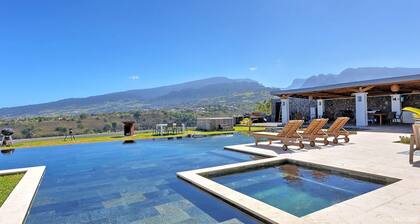 Villa de Luxe 650m2 Piscine à Débordement, Spa, Sauna, Roof Top, vue 180°