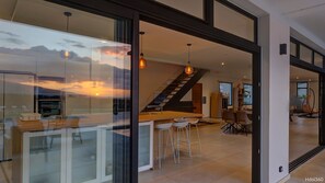 Interior - Villa de Luxe 650m2 Piscine à Débordement, Spa, Sauna, Roof Top, vue 180° (Saint-Pierre)