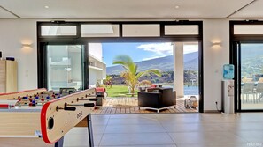 Games room - Villa de Luxe 650m2 Piscine à Débordement, Spa, Sauna, Roof Top, vue 180° (Saint-Pierre)