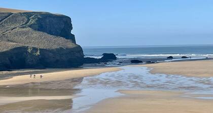 Breathtaking Sea Views, Two minutes walk to Beach - Mawgan Porth, Cornwall