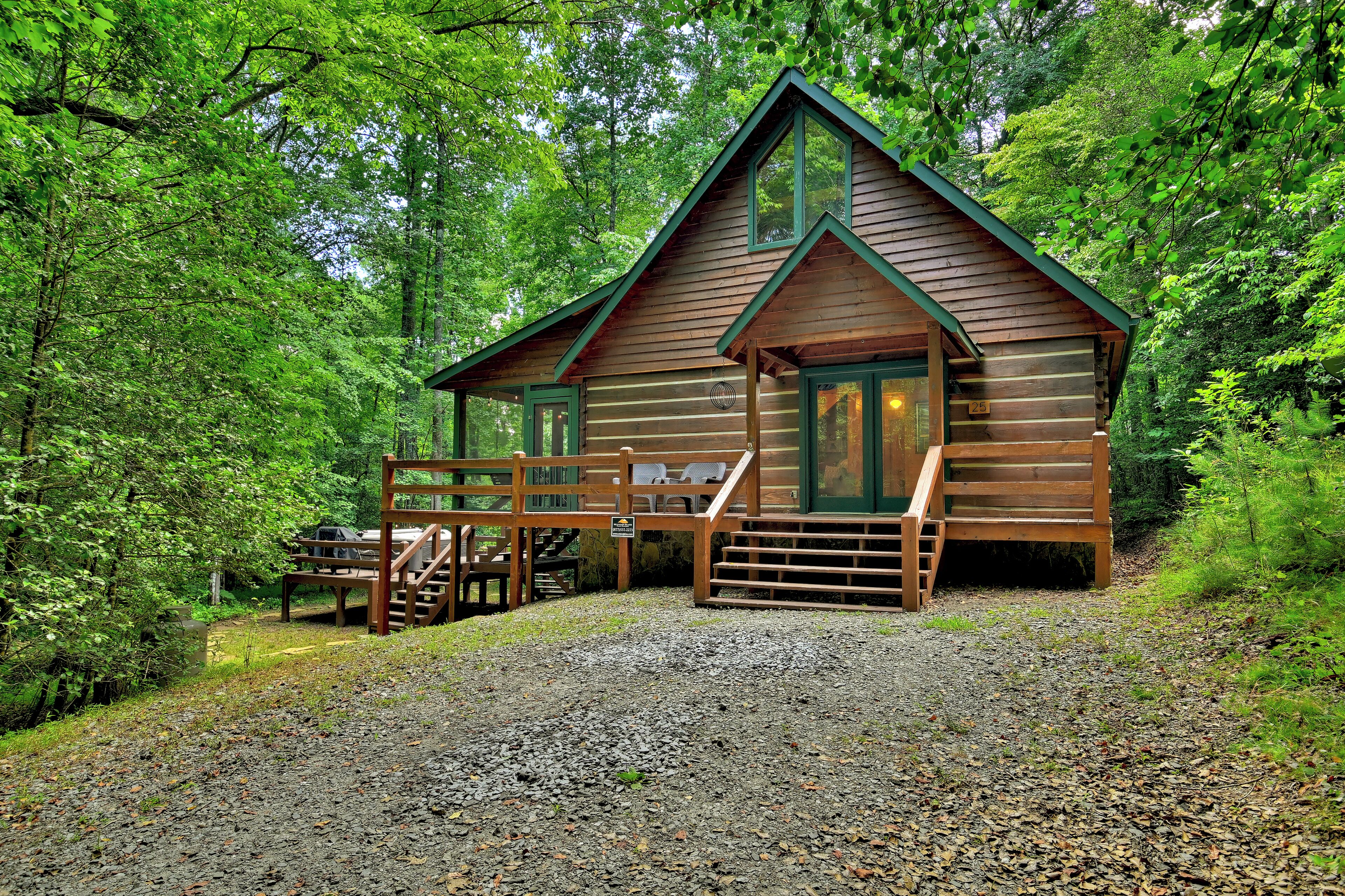 Cardinal Creek | Creekfront | Hot Tub | Pet Friendly | Blue Ridge cabin rental | 2 Bed, 2 Bath
