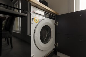 Apartment, 2 Schlafzimmer, Balkon | Eigene Küche | Geschirrspüler, Wasserkocher, Toaster, Kochgeschirr/Geschirr/Besteck
