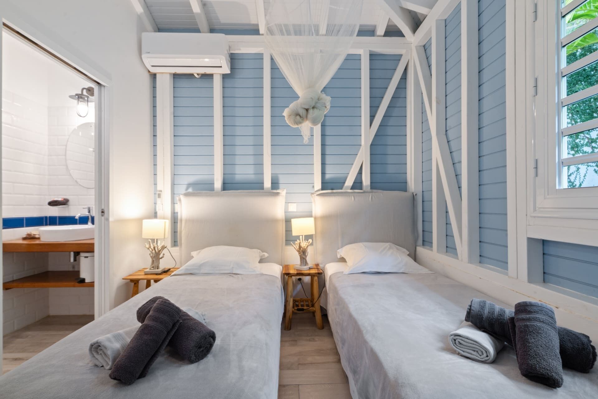 2 dormitorios, tabla de planchar con plancha, wifi gratis y ropa de cama