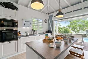 Coffee/tea maker, fridge, microwave, oven