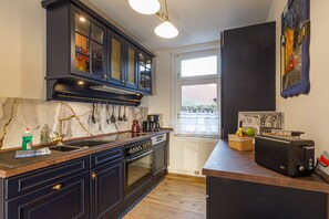 Kühlschrank, Ofen, Herdplatte, Geschirrspüler