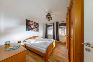 7 Schlafzimmer, Bügeleisen/Bügelbrett, Reisekinderbett, kostenloses WLAN