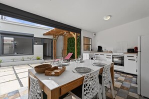 Frigorifero, microonde, forno, tostapane