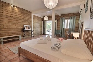 5 bedrooms, iron/ironing board, free WiFi, bed sheets - Villa Dizac - Five Bedroom Villa, Sleeps 10 (Le Diamant)