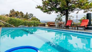 Studio | Pool