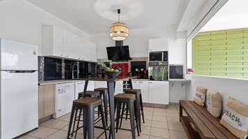 Réfrigérateur, micro-ondes, four, lave-vaisselle