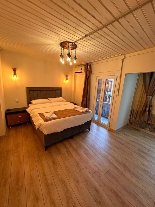 Standard Triple Room | Soundproofing, iron/ironing board, free WiFi - Old City Houses Sultanahmet (Istanbul)