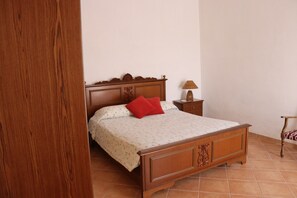 3 dormitorios, tabla de planchar con plancha, wifi gratis y ropa de cama