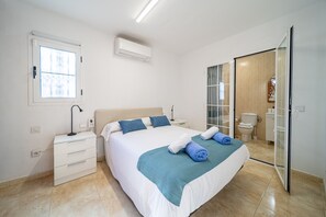 3 bedrooms, in-room safe, iron/ironing board, free WiFi - Casa Monash (Puerto del Carmen)