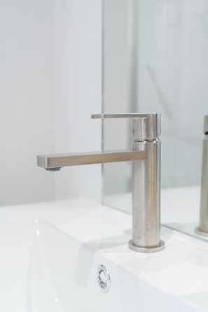 Appartamento | Dotazioni del bagno | Combinazione doccia/vasca, vasca da bagno a immersione totale