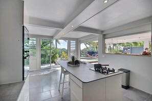 Refrigerador, microondas, horno y lavavajillas 