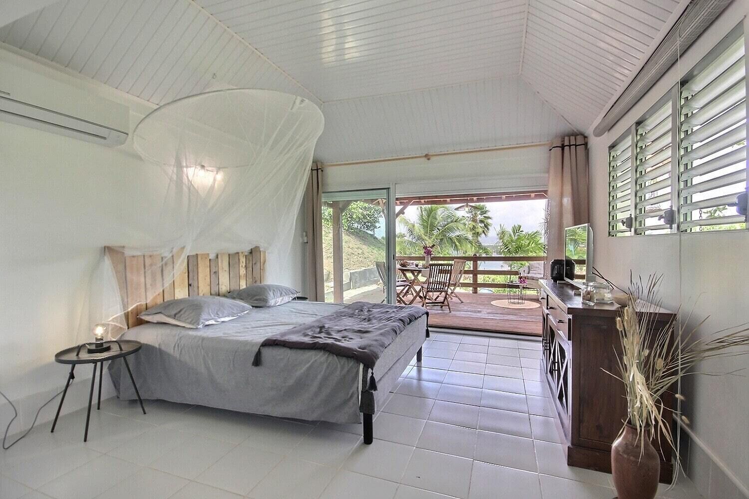 Fer et planche à repasser, Wi-Fi gratuit, draps fournis