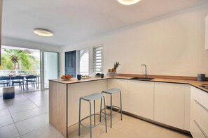 Fridge, microwave, oven, dishwasher