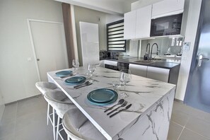 Fridge, microwave, oven, dishwasher