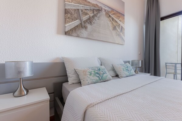 Iron/ironing board, free WiFi, bed sheets