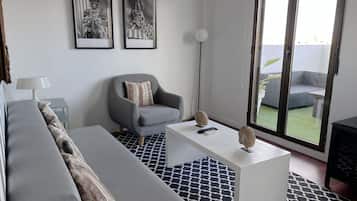 Deluxe Apartment | Living area | Flat-screen TV